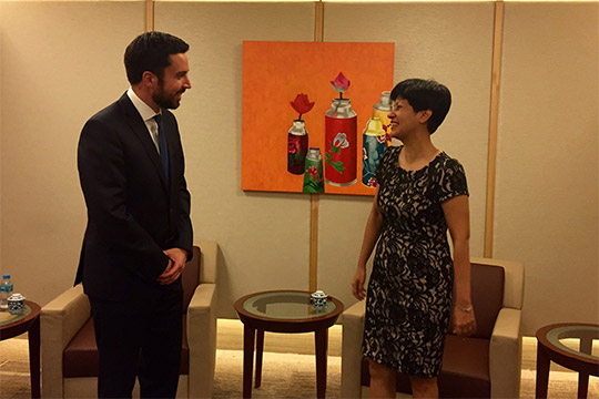 Minister Eoghan Murphy meets Senior Minister of State Indranee Rajah. Photo by Benny Ng.