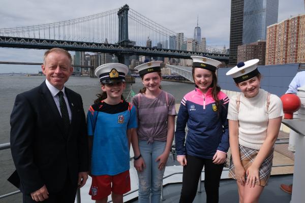 Minister Cannon and Foróige students