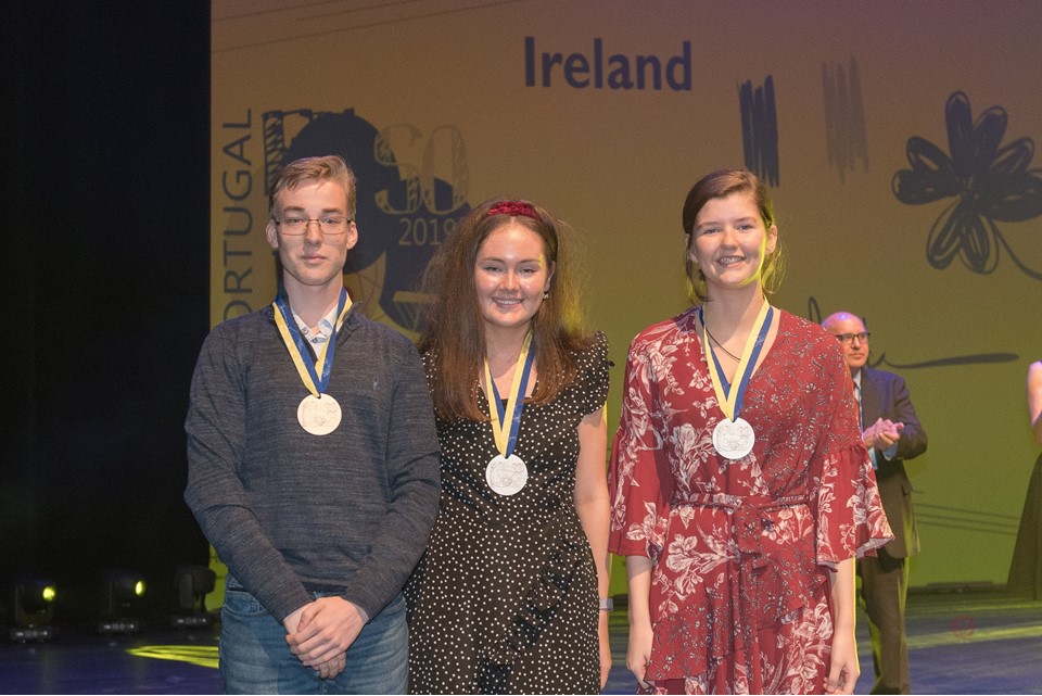 EUSO Silver Medal winners:
Team Ireland
Eilís O'Halloran
Tymoteusz Zielinski
Hanna Kissane
Photo Credits: Sérgio Claro| DGR
